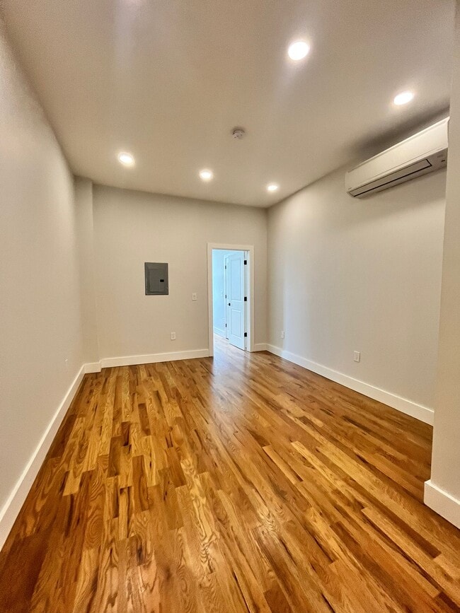282 Baldwin Ave 2R - 272 Baldwin Ave