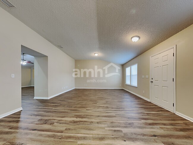 Foto del edificio - 12336 Deersong Dr N