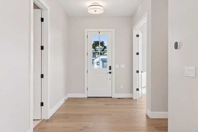 Building Photo - New Charming Berthoud Home with Modern Com...