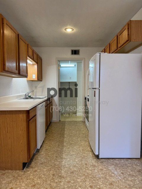 Building Photo - 111 Primrose Dr