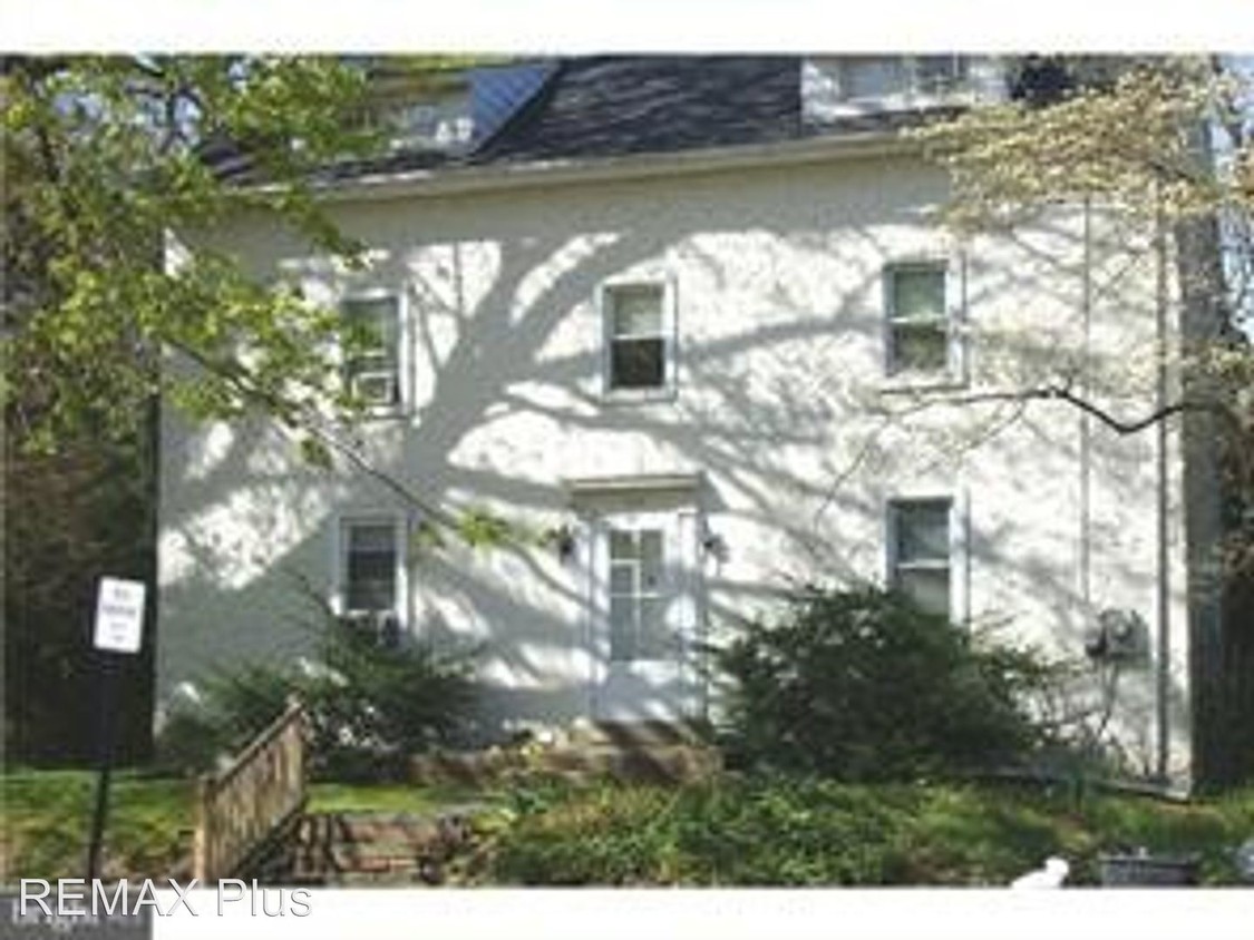 Primary Photo - 526 S Eagle Rd