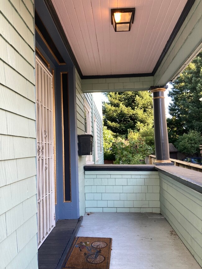 Building Photo - 1083 53rd St