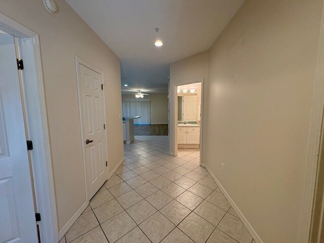 Foto del edificio - 406 Westlake Ct
