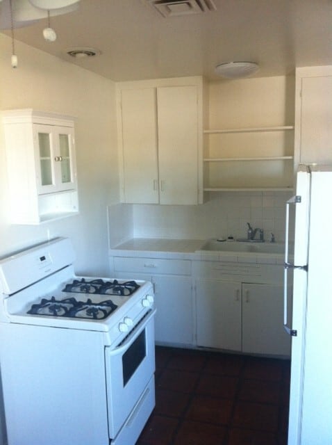 Building Photo - 579 S Highland Dr