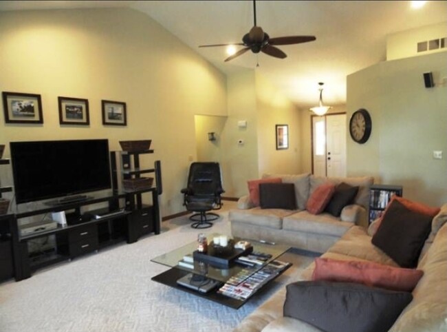 Building Photo - 804 Hunters Creek Dr