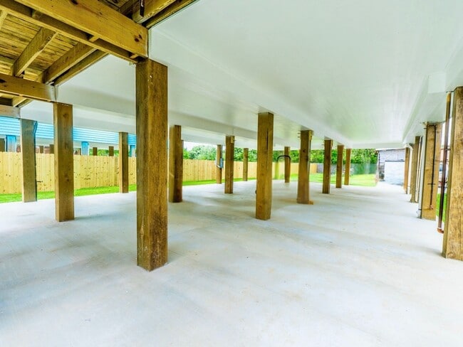 Building Photo - 4620 N Railroad Ave