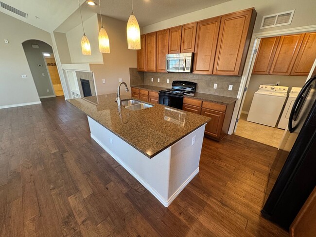 Building Photo - Lovely Townhome in Dancing Willows