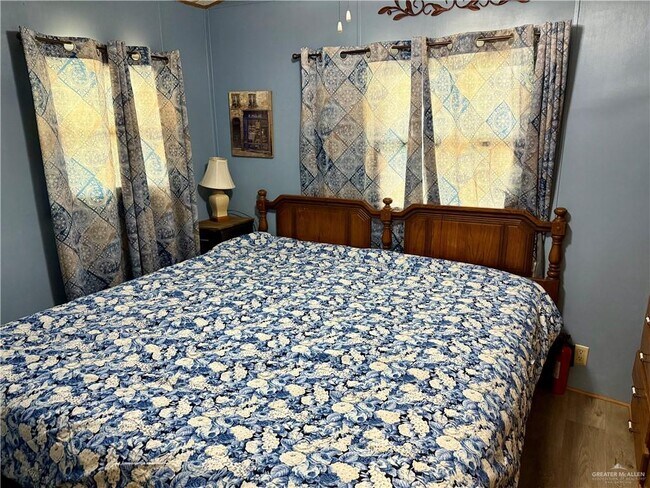 Building Photo - 8 E Clam Cir