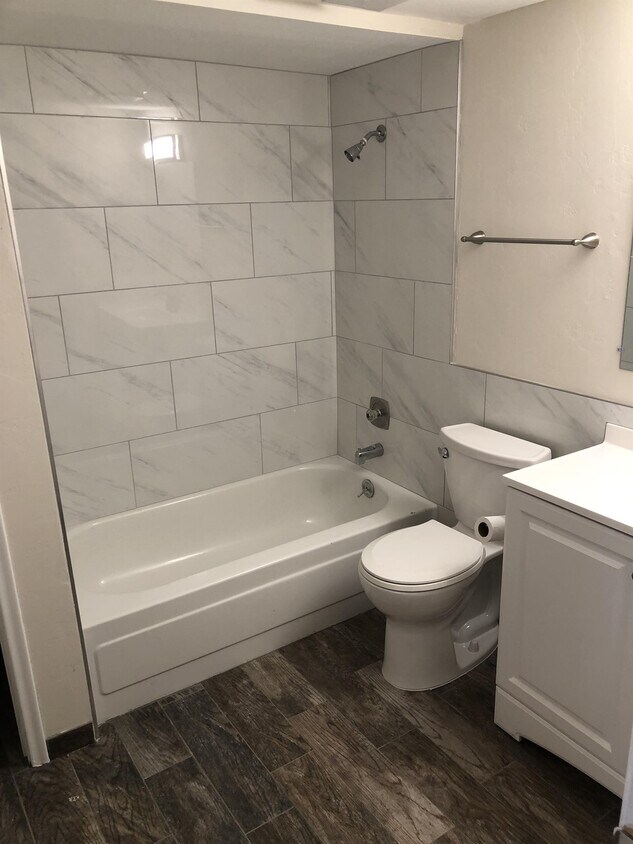Foto principal - 2601 W Broadway Blvd