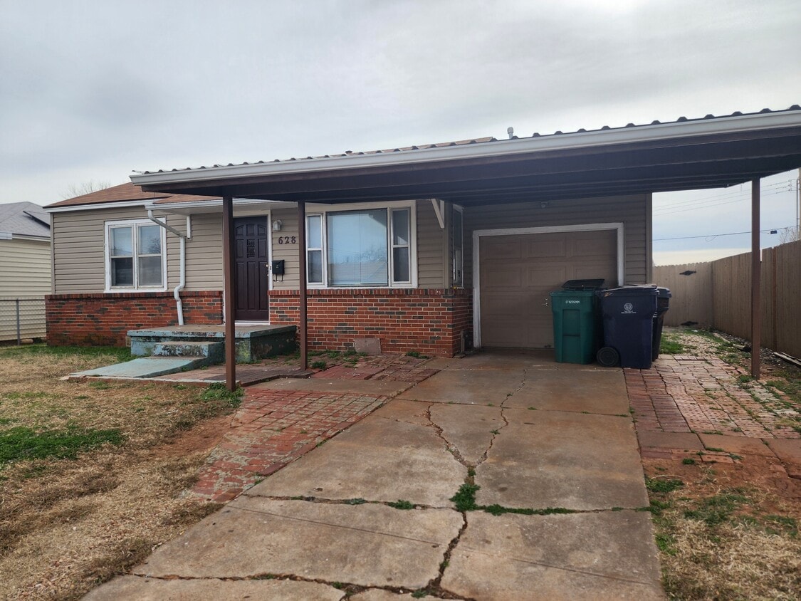 Building Photo - 628 NE 34th St