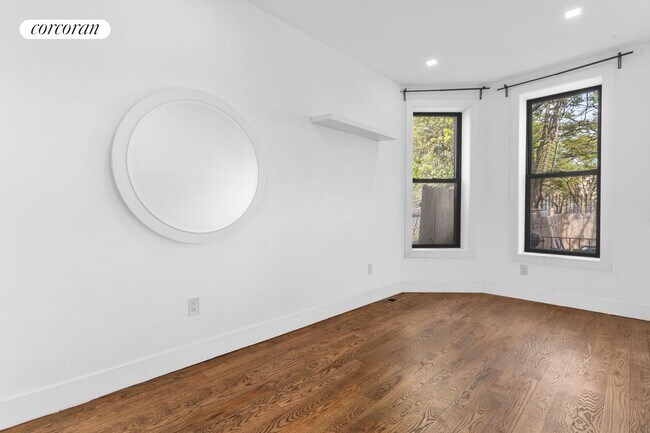 Foto del edificio - 297 Hinsdale St