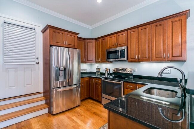 Foto del edificio - 695 E 8th St