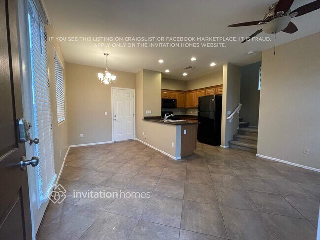 Foto del edificio - 451 S Hawes Rd