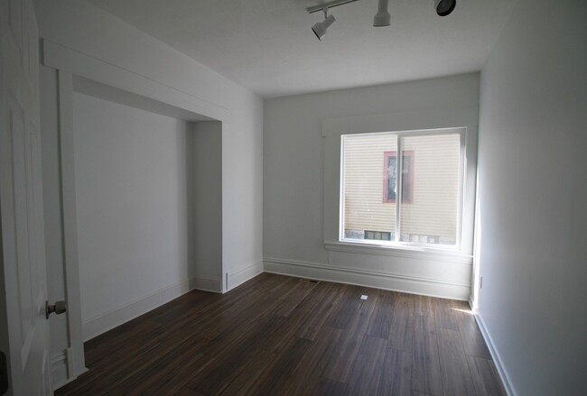 Main Level Office/Nonconforming Bedroom - 886 Burr St