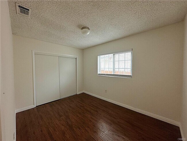 Foto del edificio - 17947 Emelita St