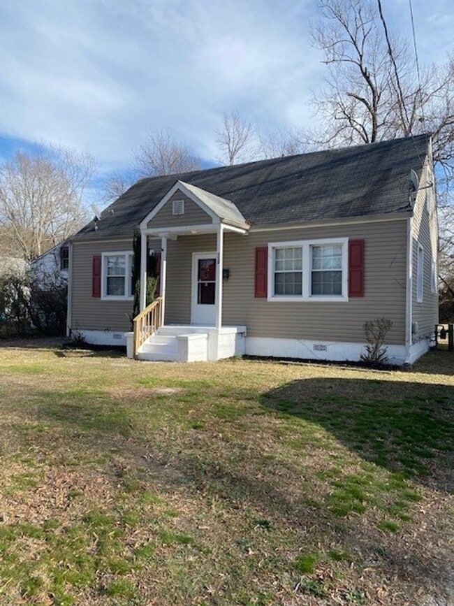 Building Photo - 112 E South Blvd Petersburg, VA 23805