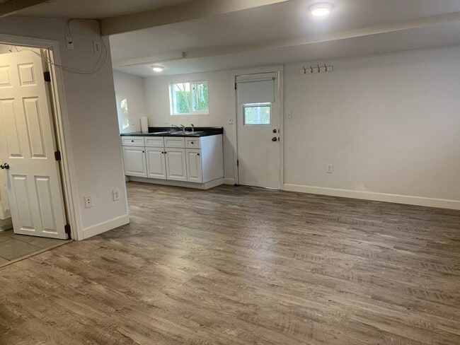 Building Photo - 5649 Stansbury Ave