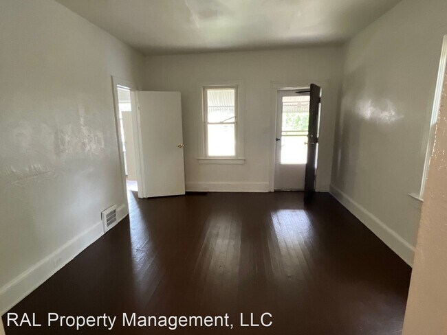 Foto del edificio - 3 br, 1 bath House - 6812 Hosmer Ave