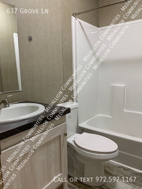 Foto del edificio - 637 Grove Ln