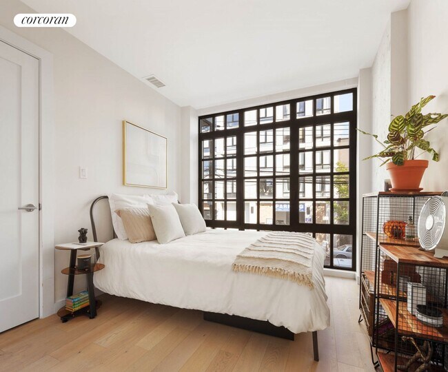 Foto del edificio - 37-24 30th St