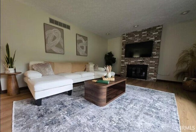 Building Photo - 1632 Sycamore Ct