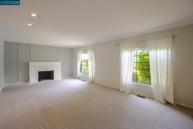 Building Photo - 3938 Los Arabis Dr