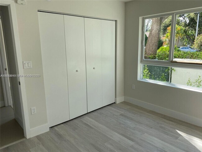 Building Photo - 2535 NE 193rd St