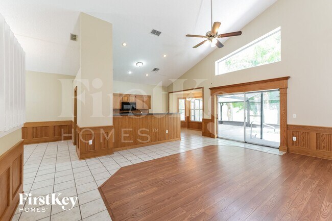 Foto del edificio - 870 Stone Chapel Ct