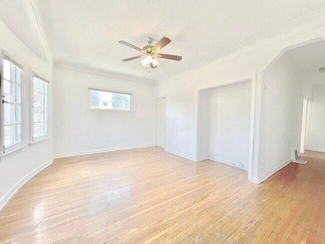 Building Photo - 1301 N Stanley Ave