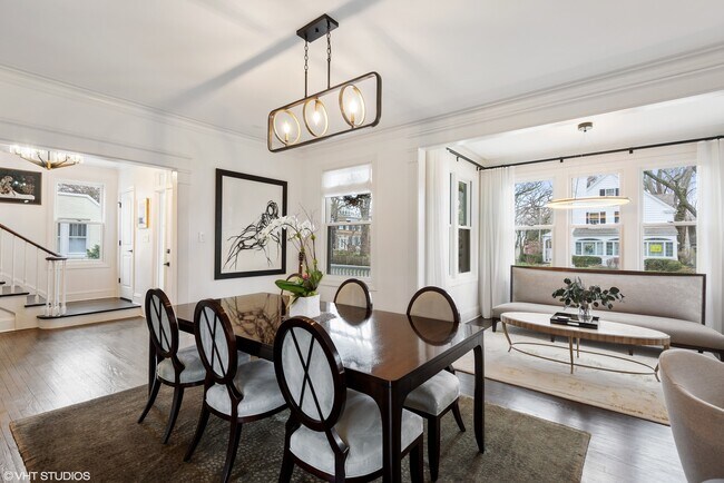 Building Photo - 712 Ingleside Pl