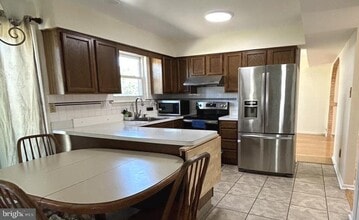 Building Photo - 1321 Butterfield Ln