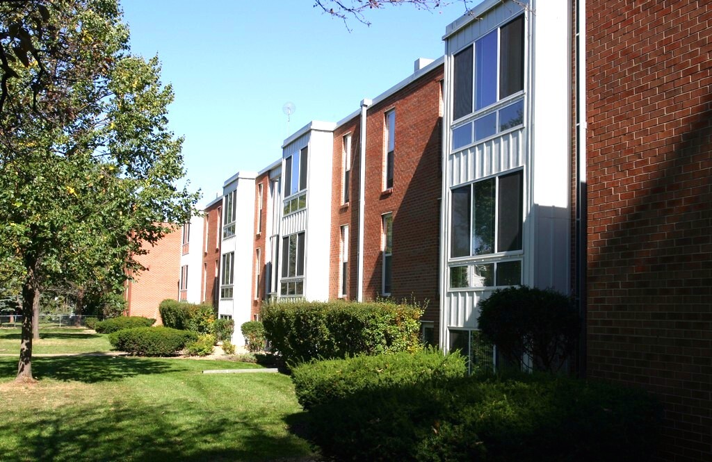 Primary Photo - Chowen Plaza Apartments