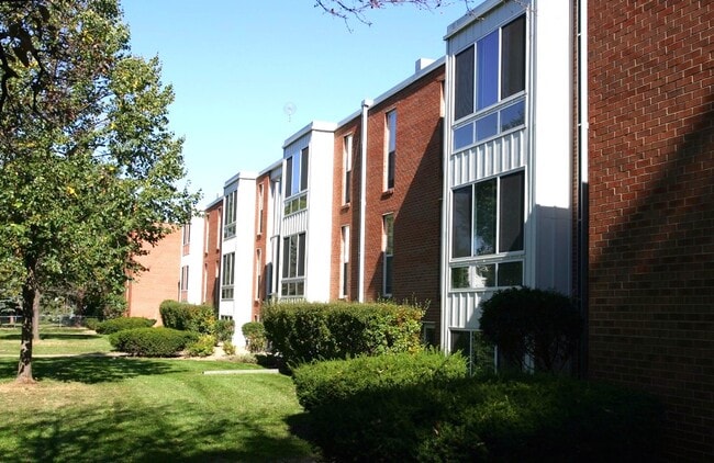 Building Photo - Chowen Plaza Apartments