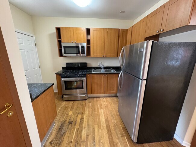 Foto del edificio - 6417 N Greenview Ave