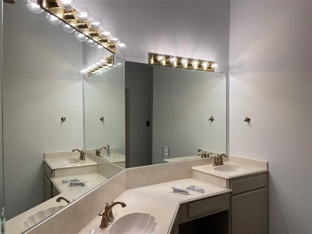 Building Photo - 6030 Bentwood Dr