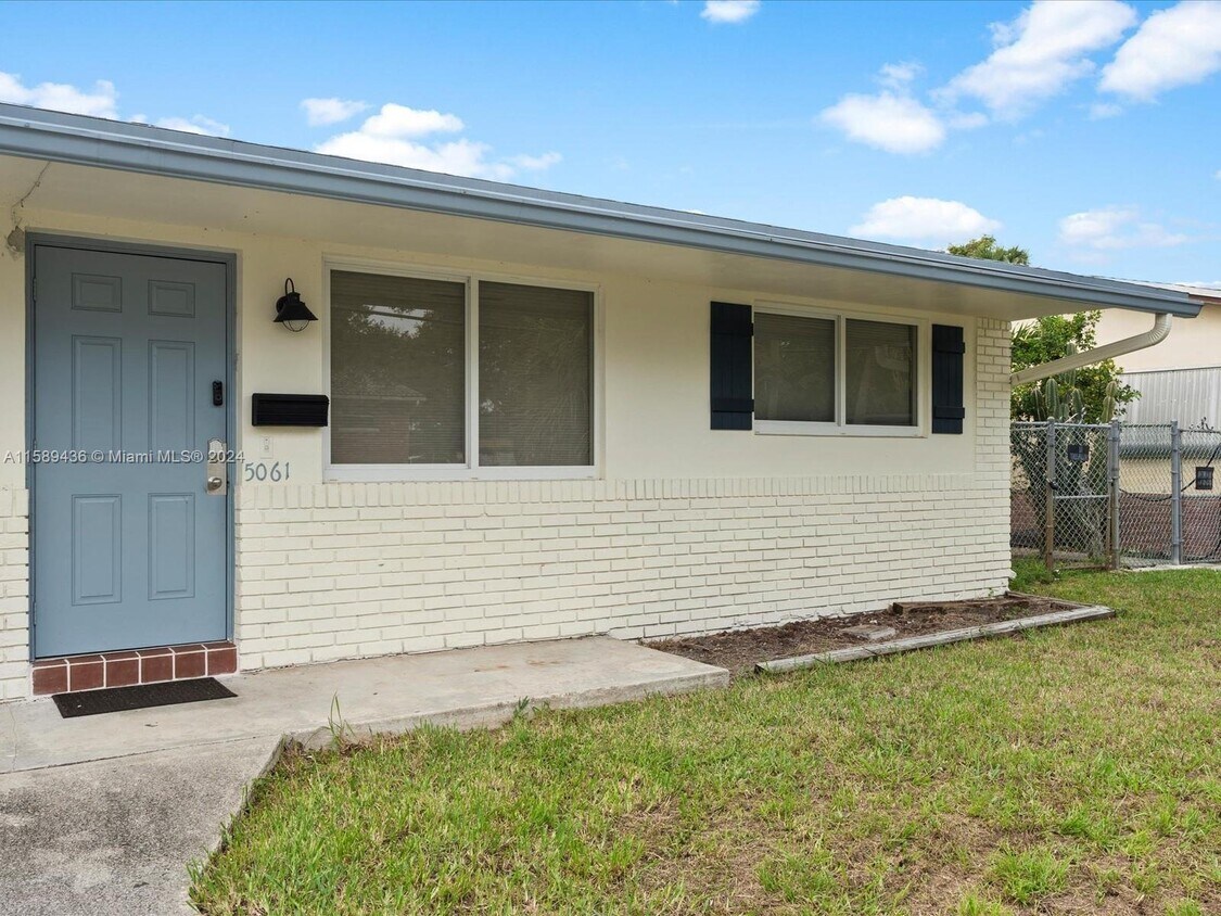 Primary Photo - 5061 SW 27th Ave