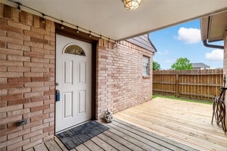 Building Photo - 542 Birdsong Dr