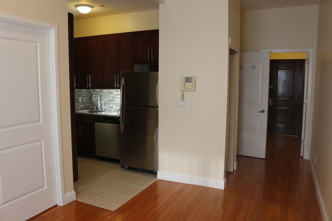 Foto del edificio - 221 Kingsland Ave
