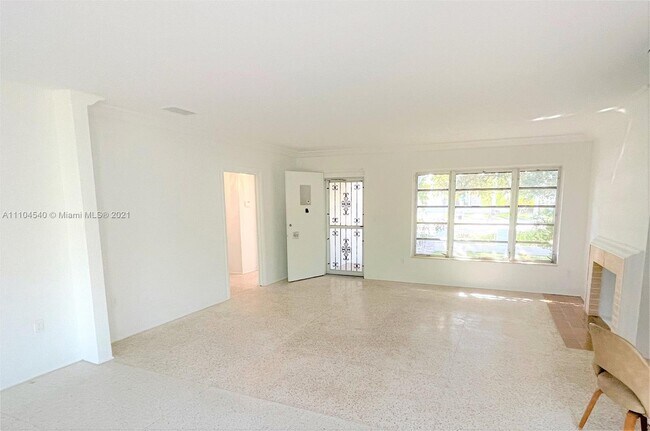 Building Photo - 9045 Hawthorne Ave