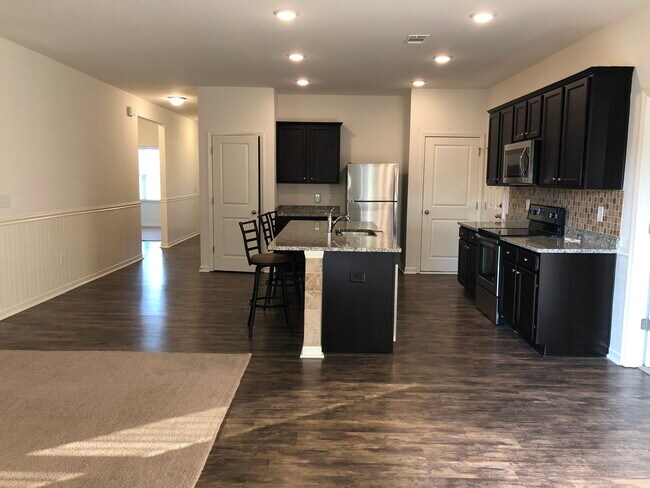 Kitchen - 4510 Elmwood Trl