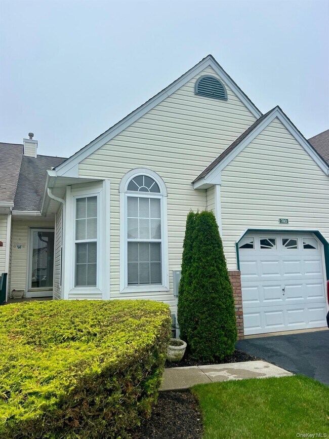 Foto del edificio - 703 Constance Ln