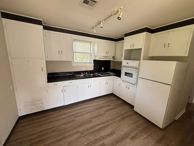 Building Photo - Adorable 2-bedroom 1-bathroom in Lincoln, AR!