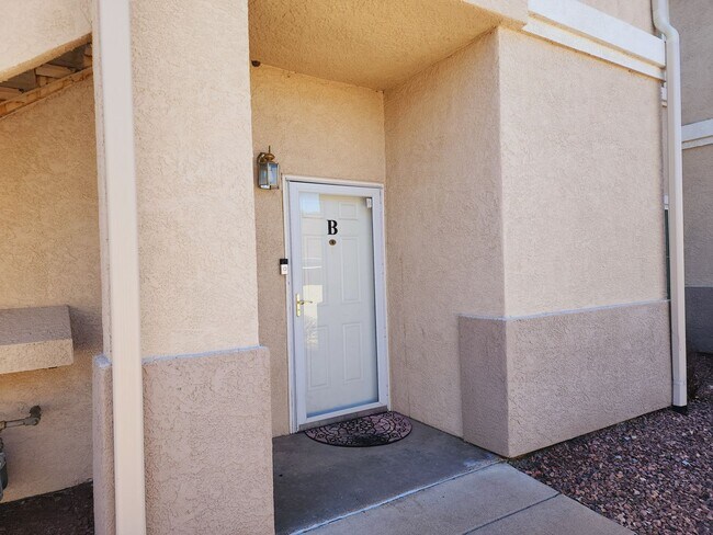 Building Photo - 2-bedroom, 2-bathroom condo off Cheyenne M...