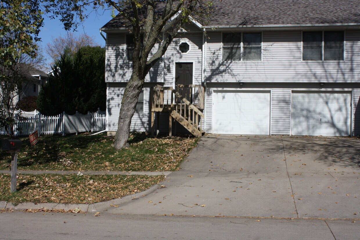 1656 Aber Ave, Iowa City, IA 52246 Townhome Rentals in Iowa City IA