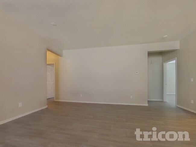 Foto del edificio - 7329 W Darrel Rd