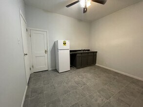 Building Photo - 516 W Calvert St