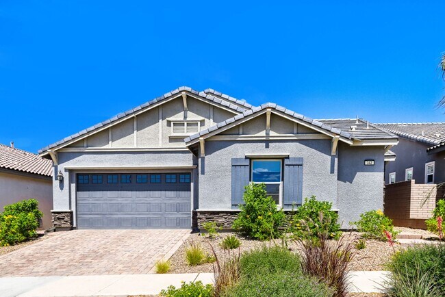 Foto del edificio - Stunning home with a serene Zen backyard, raised garden beds, fountain and spa!