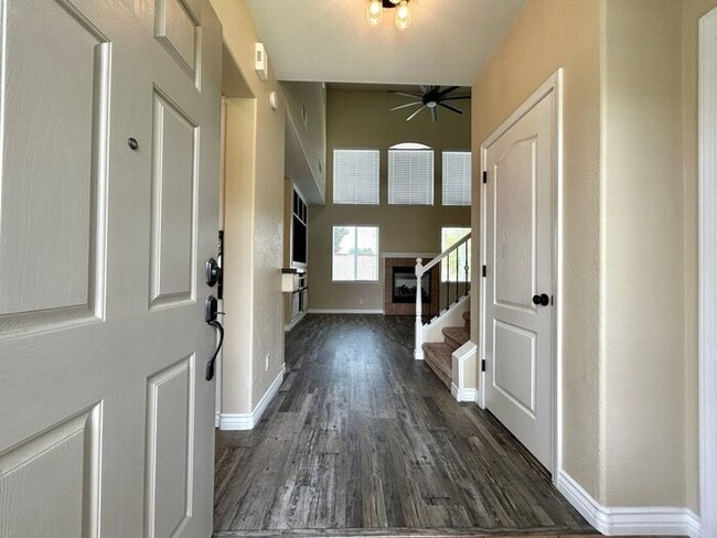 Building Photo - Gated Community! Beautiful 3bd/2.5bth in F...