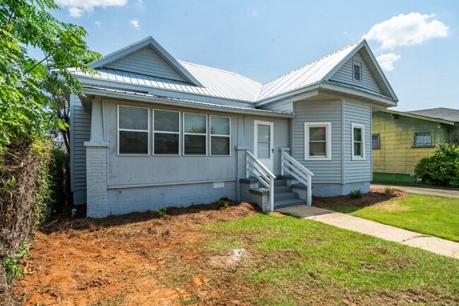 Building Photo - 1105 19th Street Tuscaloosa, AL 35401