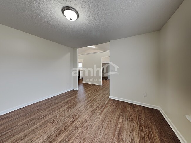 Building Photo - 219 Bellport Dr